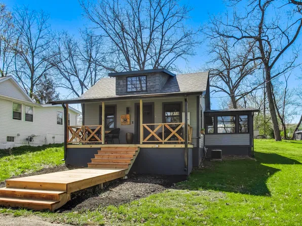 W3673 Oakrest Ave, Lake Geneva, WI 53147