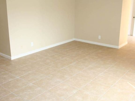 3rd image of 4000 Madrid Ave