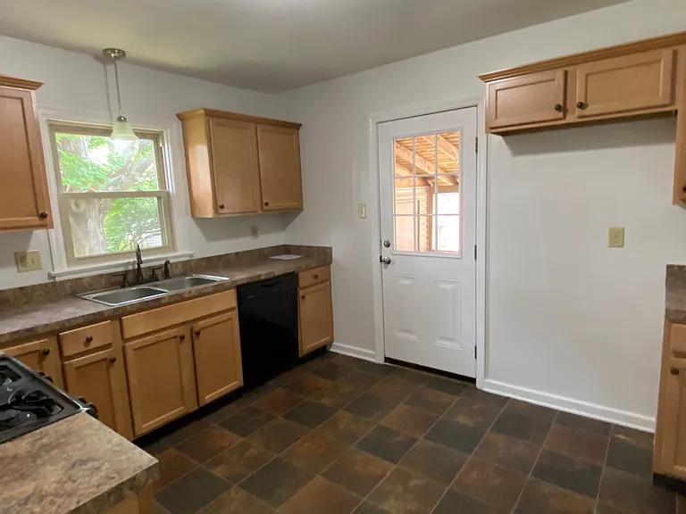 302 Pinehurst Rd — Photo 5
