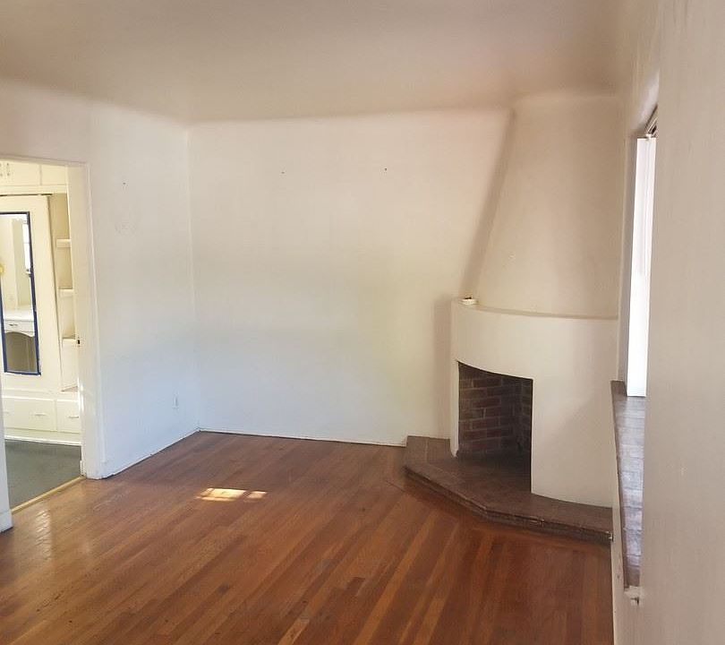 1st image of 414 Pine St SE APT 04