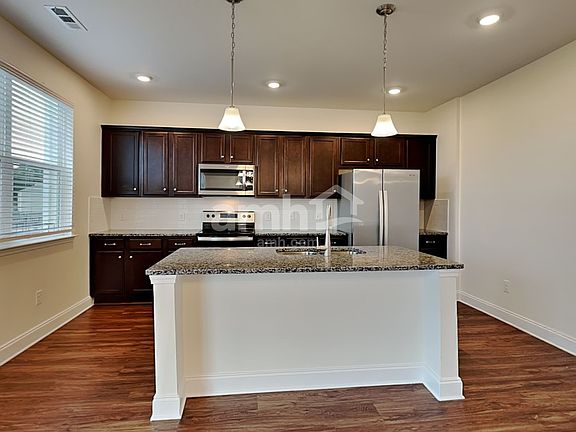 3rd image of 1315 Lomond Dr