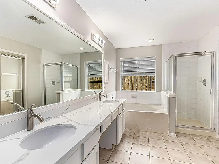 3603 NE Beacon Hill Dr — Photo 17