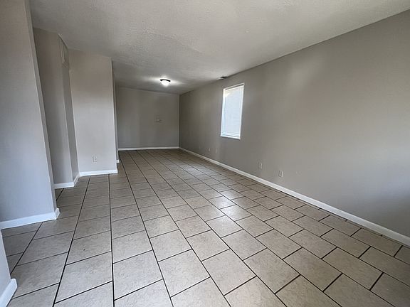 Living room/dining room