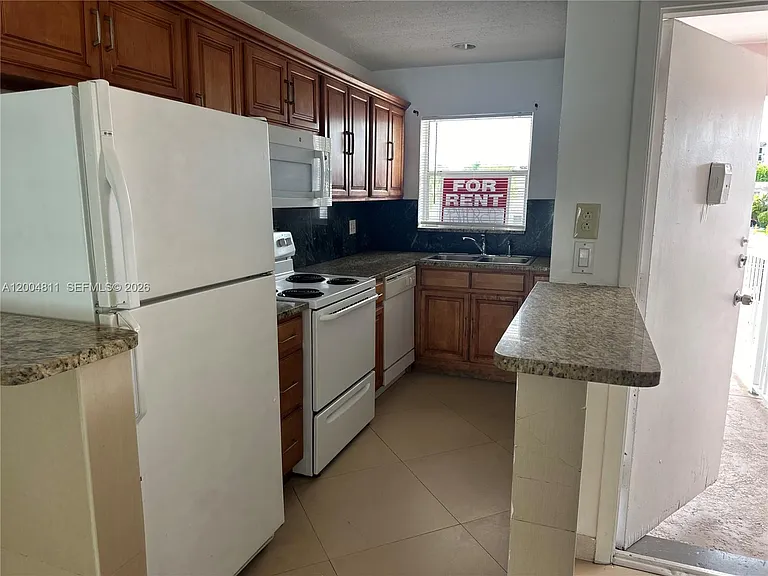 7424 SW 82nd St #D216 — Photo 4