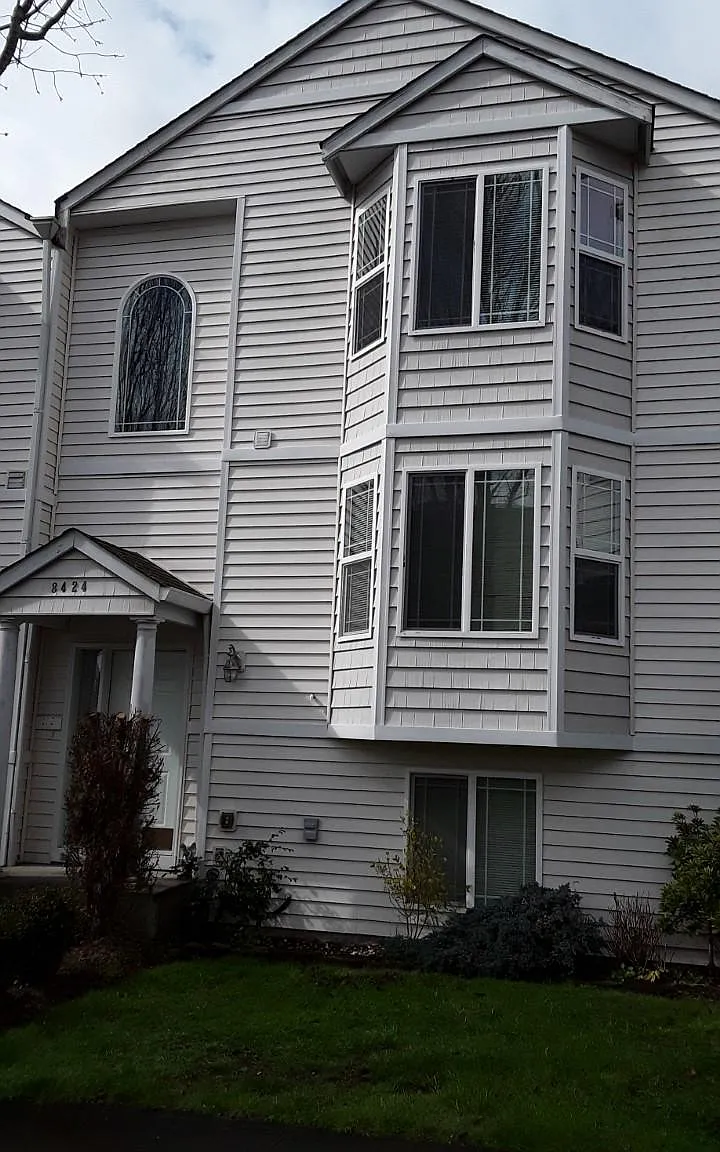 3 bed, 2.5 bath, 2164 sqft, $2,500 — Photo 2