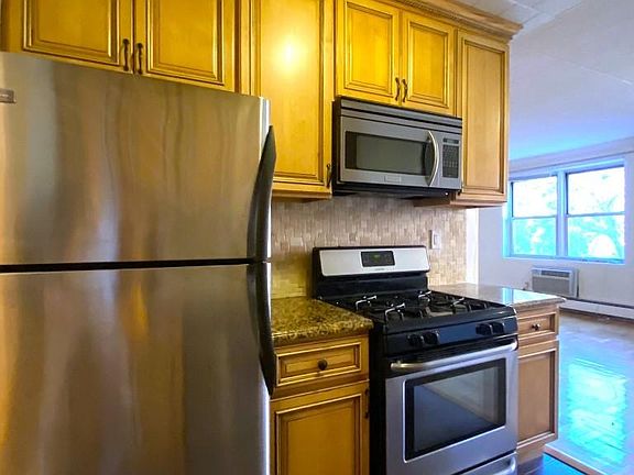 5th image of 510 Midland Ave APT 2D
