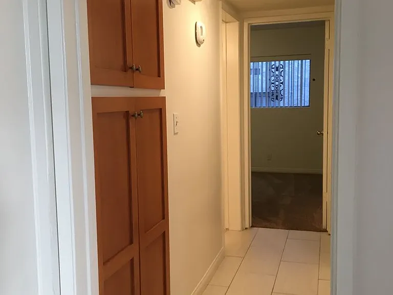 116 N Western Ave — Photo 12