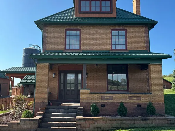 580 Achortown Rd, Beaver Falls, PA 15010
