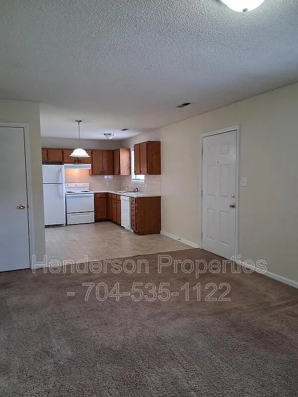100 Fairway St — Photo 4