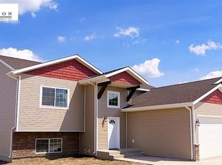 38 Hanfield St, Surrey, ND 58785