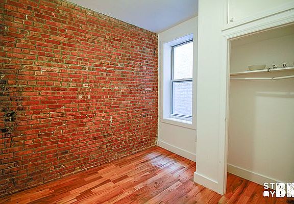 4th image of 907 Jefferson Ave #1R