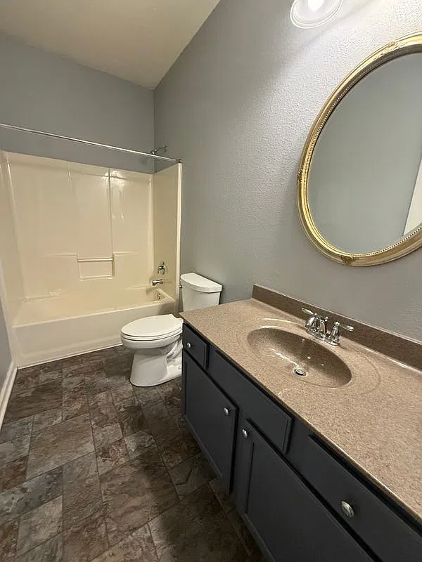 3 bed, 2.0 bath, 1240 sqft, $2,150 — Photo 4