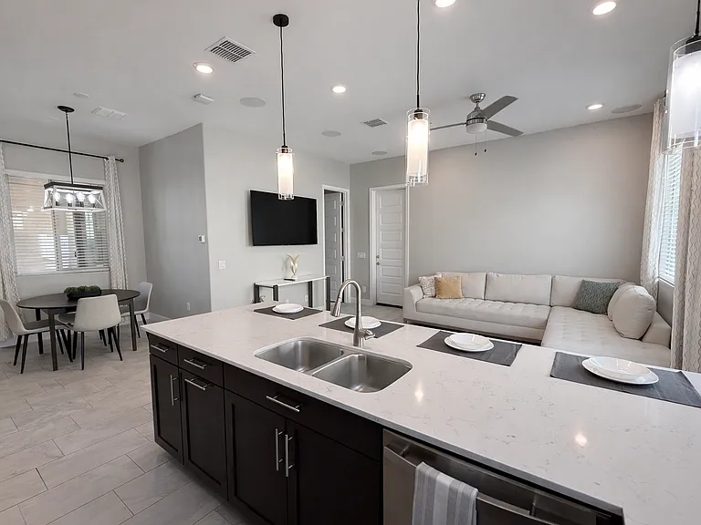 2506 E Pleasant Ln — Photo 23