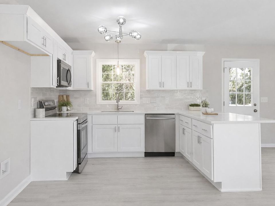 1st image of 8 Bair Cir