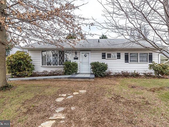 2nd image of 305 Devon Rd