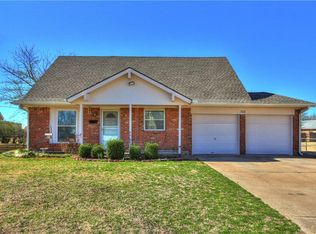 700 Highlander Dr, Moore, OK 73160