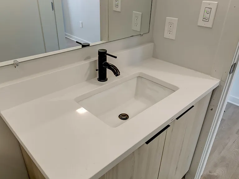 115 W Hamburg — Photo 18
