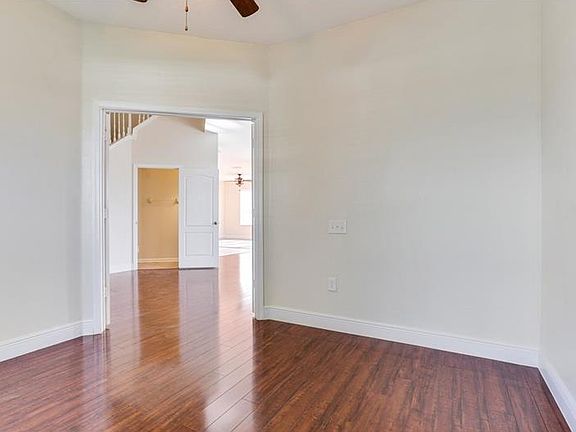 3rd image of 1804 Samantha Ln