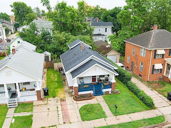 3rd image of 423 Putnam Ave