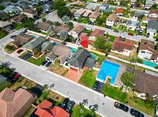 721 Briarwood Ter, Davie, FL 33325