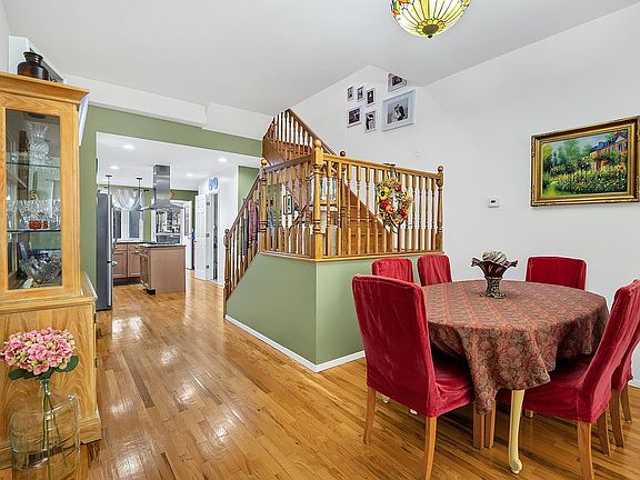 2nd image of 318 Bleecker St