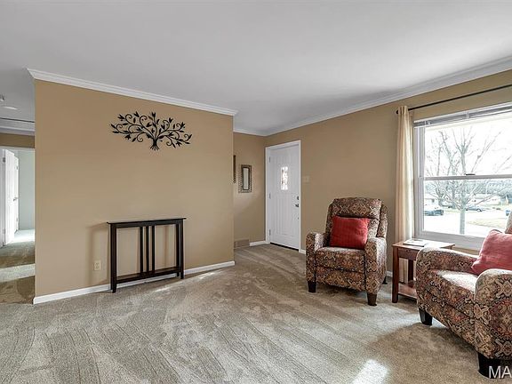 3rd image of 9525 Caravan Dr
