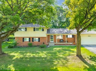 28839 Bannockburn St, Farmington Hills, MI 48334