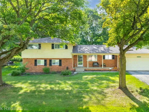 28839 Bannockburn St, Farmington Hills, MI 48334