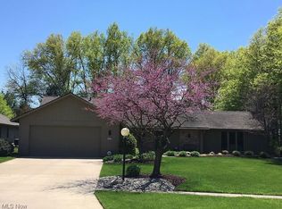 32583 Bridgestone Dr, North Ridgeville, OH 44039