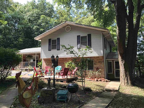 3rd image of 1157 S Lyons Ln