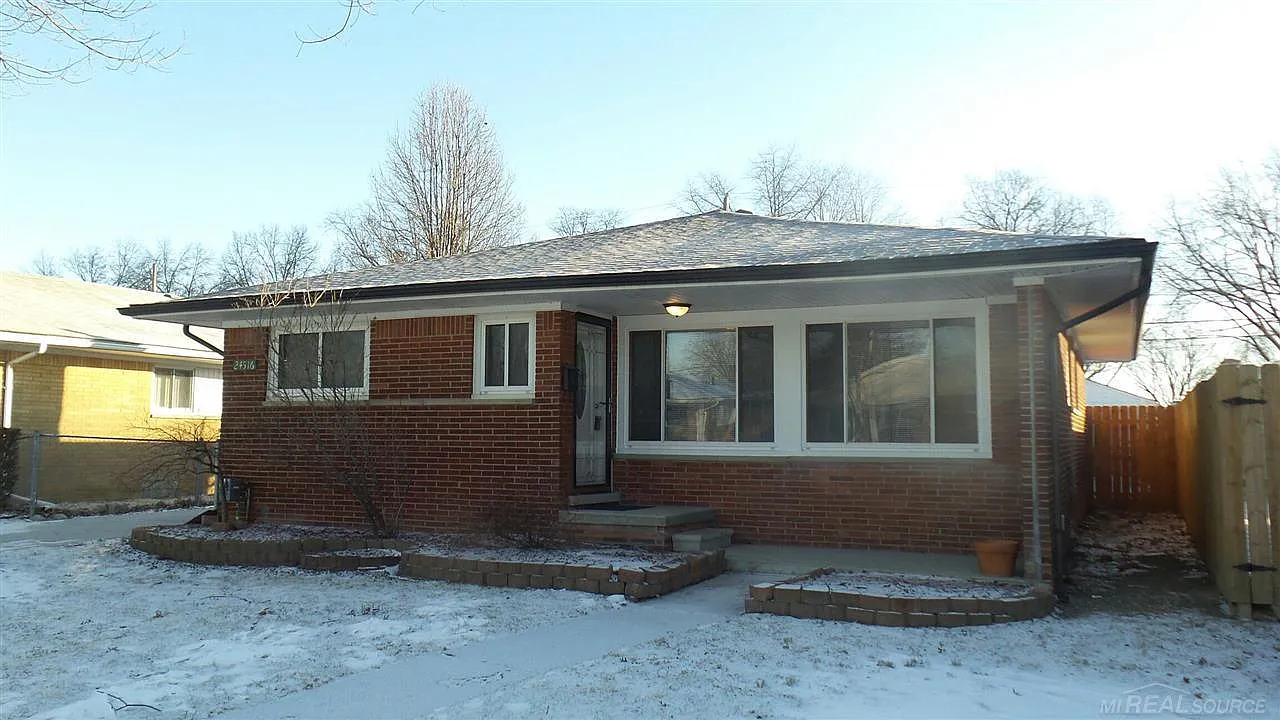 24516 Ursuline Saint photo 1
