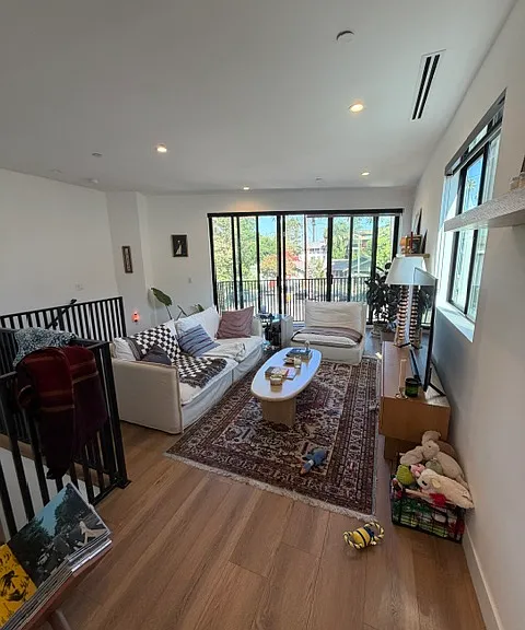 966 Sanborn Ave #B — Photo 10