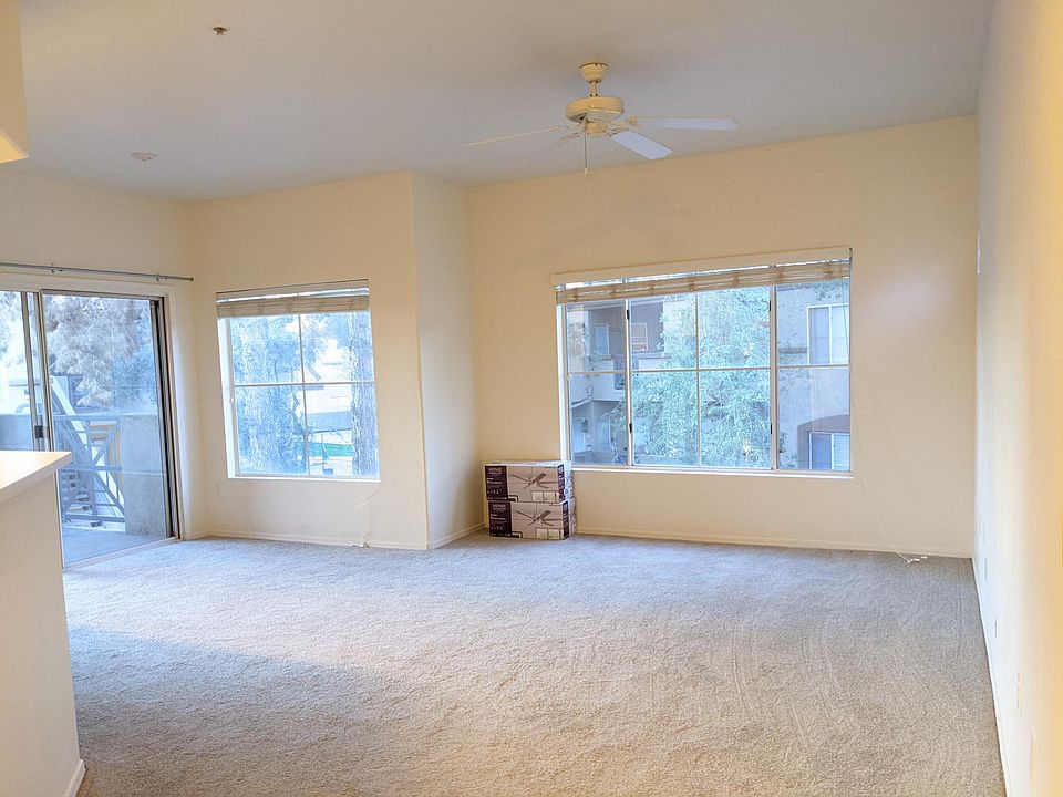 Living Room (new ceiling fan going in).