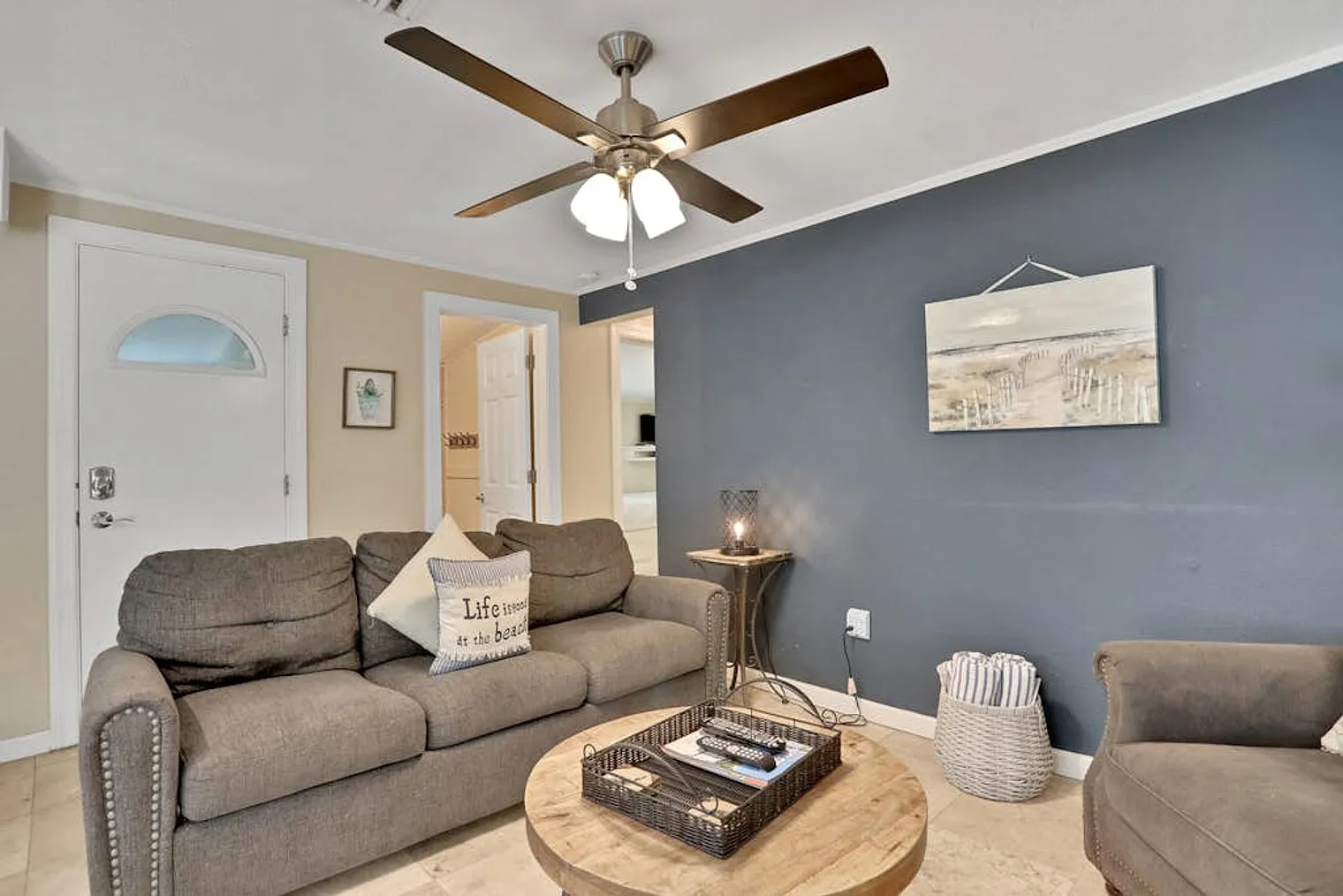6 bed, 3.0 bath, 2045 sqft, $12,970 — Photo 2