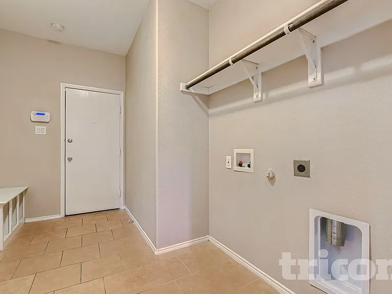 1820 Abby Creek Dr — Photo 9