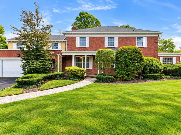 8 Keewaydin Road, Lawrence, NY 11559