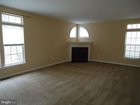 5th image of 1004 Riverdale Cir