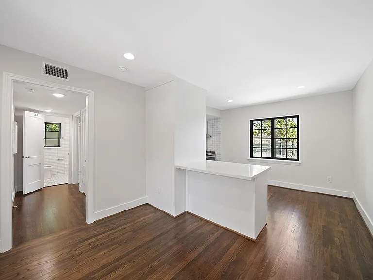 520 Lovett Blvd #2D — Photo 8