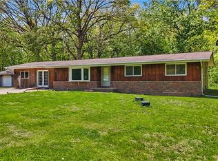25 Sunset Dr, Oakwood, IL 61858