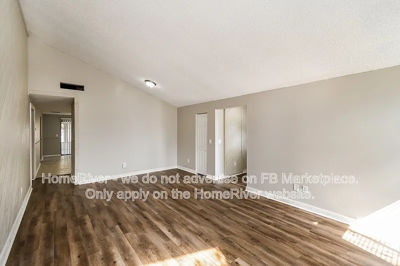 3 bed, 2.0 bath, 1449 sqft, $2,055 — Photo 3