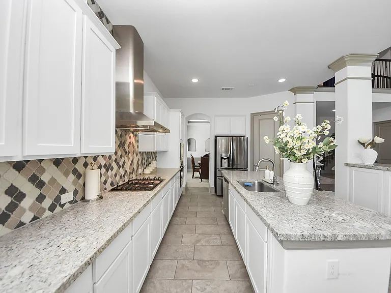 1911 Sapphire Pines Ln — Photo 17