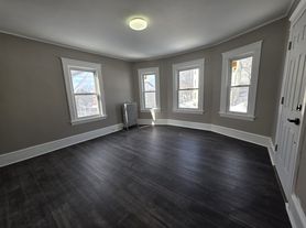 42 Hitchcock Rd, Worcester, MA