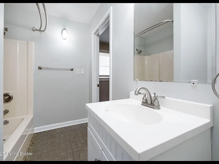 639 Harrison Ave — Photo 15