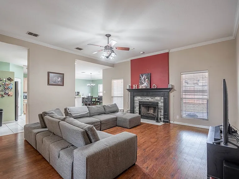 5112 Lavaca Ave — Photo 2