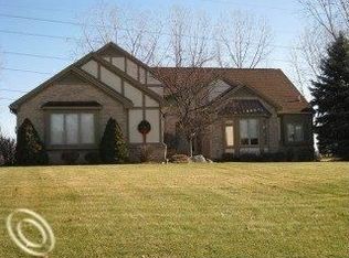 6764 Sun Valley Dr, Clarkston, MI 48348