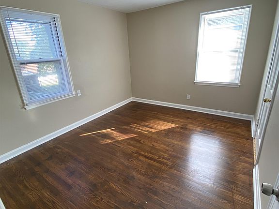 4th image of 7537 Chandler Ave