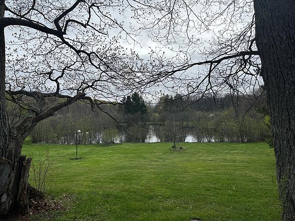 3rd image of 310 Indianhead Rd