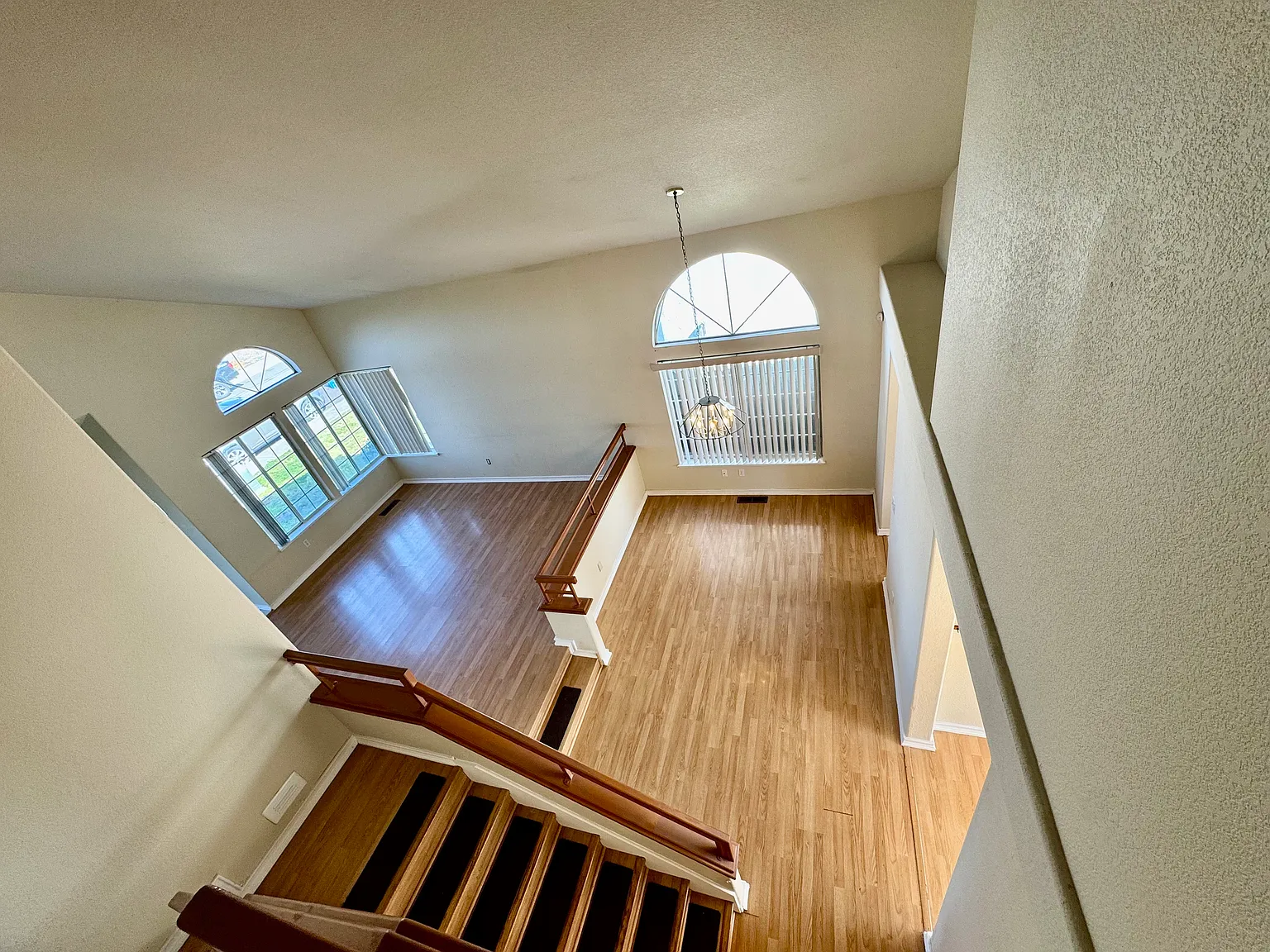 758 Catalina Cir — Photo 2