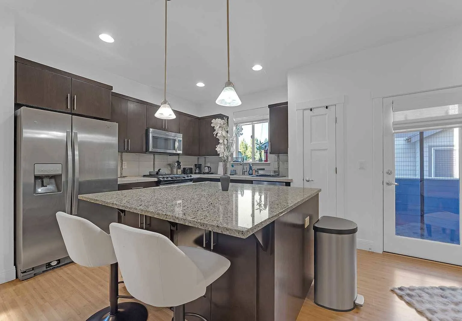 4 bed, 2.5 bath, 1816 sqft, $7,500 — Photo 3