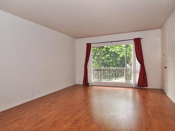 4th image of 215 N Kenwood St APT 209